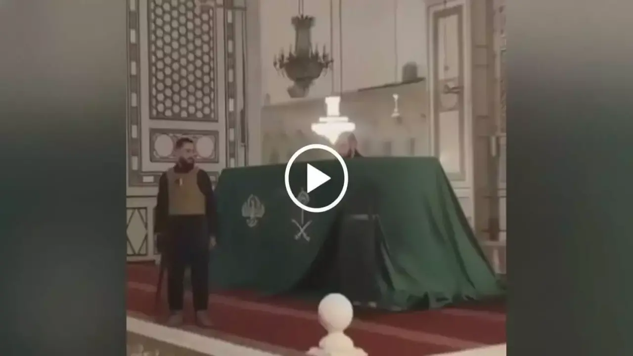 الهدية السعودية في الأموي 8 ديسمبر وترابطها الرمزي بيوم التحرير